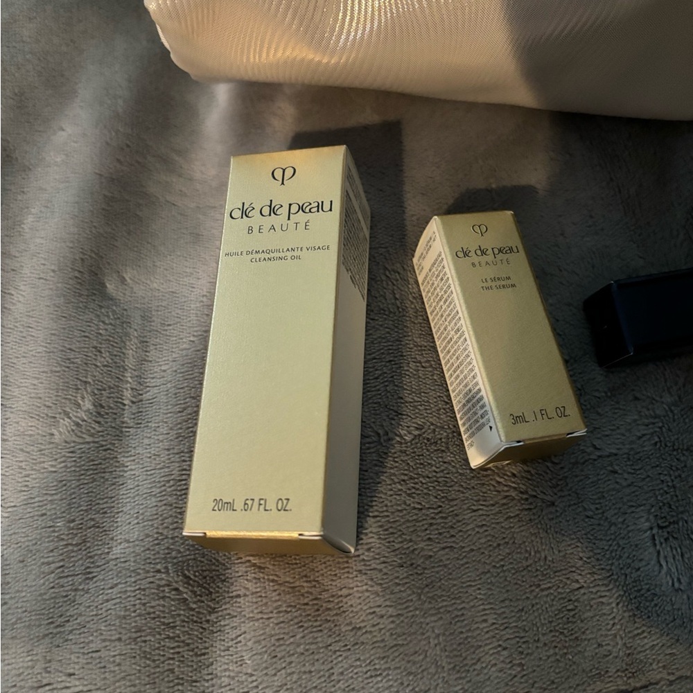 Cle de Peau Skincare Set with Cream and Gold Accents - Picture 2 of 5